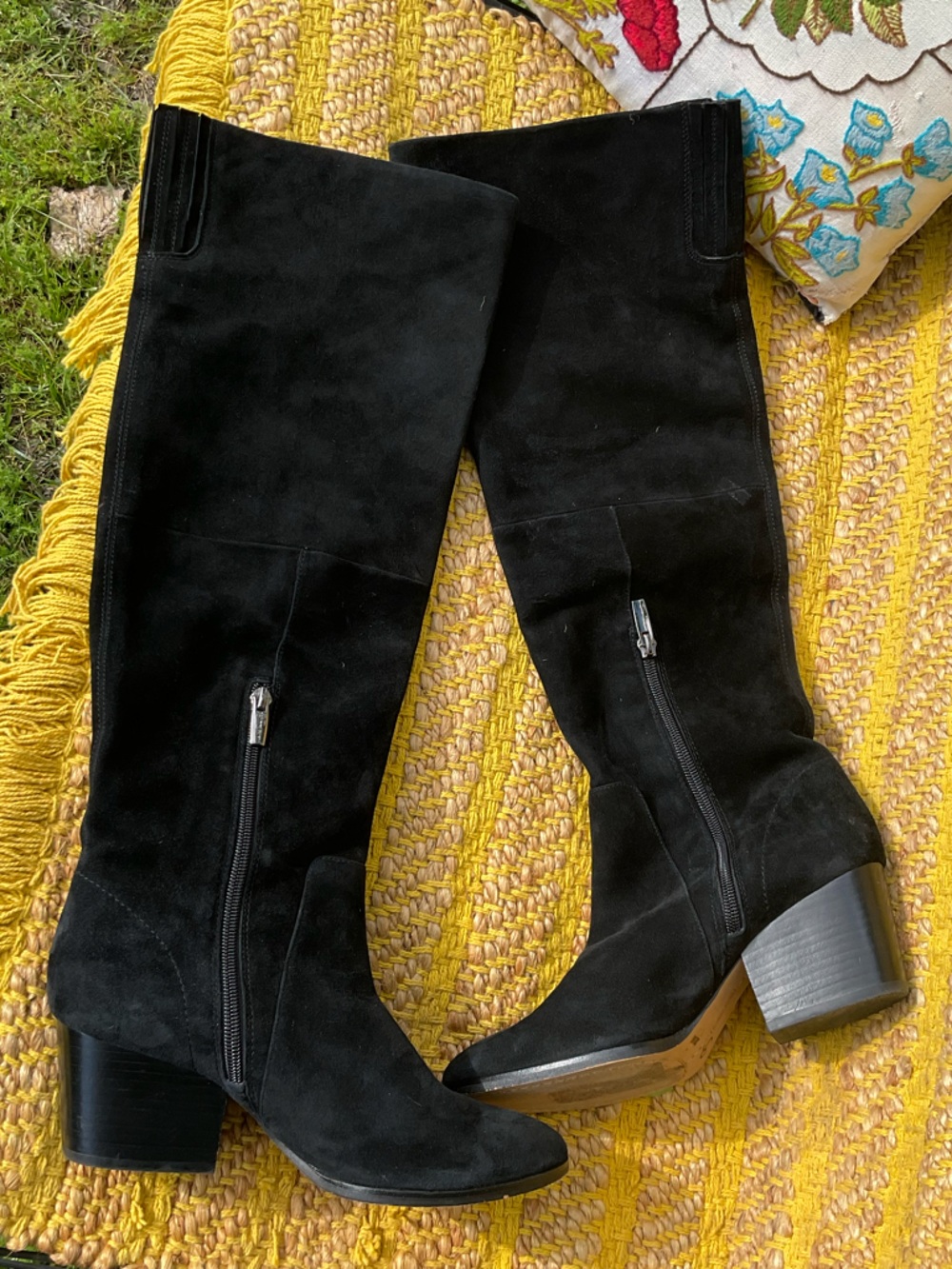 Vince Camuto Nestel Black Suede Knee High Boots Size 8 - Picture 5 of 11